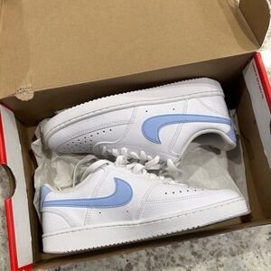 Nike Court Vision Low